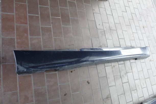 Foto: SEITENSCHWELLER RECHTS eines BMW 118d DPF SX