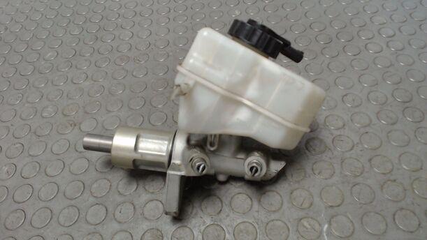 Foto: HAUPTBREMSZYLINDER eines BMW 118d DPF