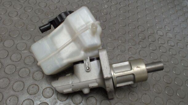 Foto: HAUPTBREMSZYLINDER eines BMW 118d DPF