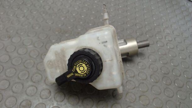 Foto: HAUPTBREMSZYLINDER eines BMW 118d DPF