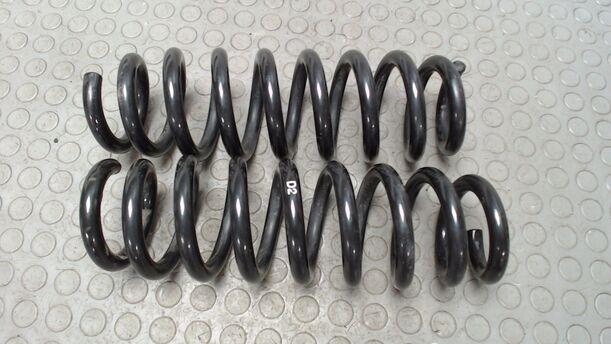 Foto: FEDERPAAR HINTEN eines BMW 118d DPF SX