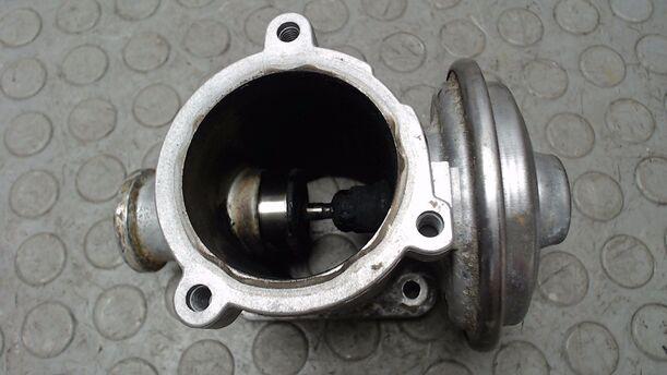 Foto: ABGASRÜCKFÜHRUNGSVENTIL ( AGR ) eines BMW 118d DPF SX