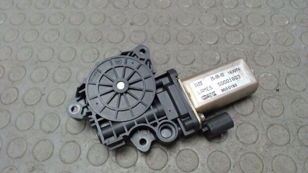 Foto: FENSTERHEBERMOTOR VORN RECHTS eines Fiat Stilo 1.2 16V SX