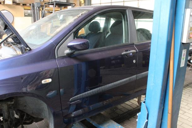 Foto: TÜR VORN LINKS ( 5-TÜRER ) eines Fiat Stilo 1.2 16V SX