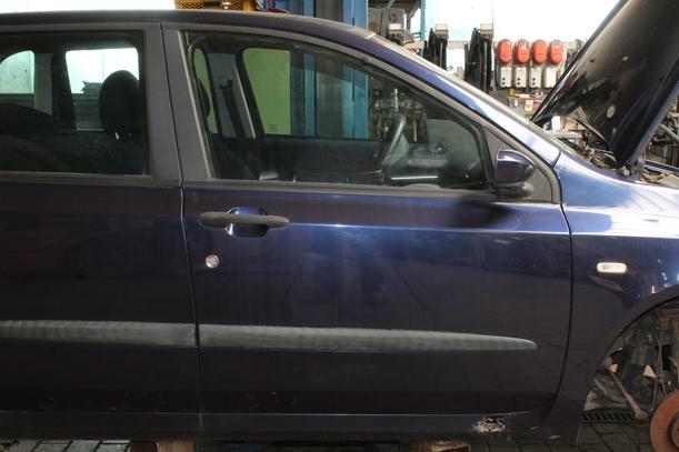 Foto: TÜR VORN RECHTS ( 5-TÜRER ) eines Fiat Stilo 1.2 16V SX