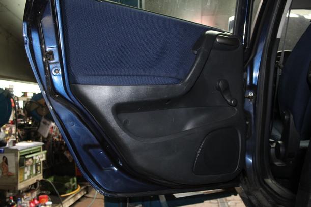 Foto: TÜR HINTEN LINKS eines Fiat Stilo 1.2 16V SX