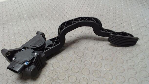 Foto: GASPEDAL eines Fiat Stilo 1.2 16V SX