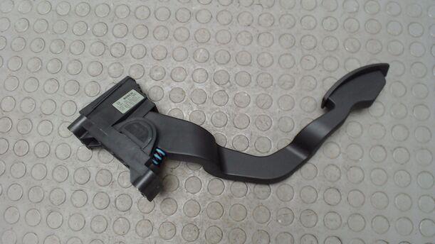 Foto: GASPEDAL eines Fiat Stilo 1.2 16V SX