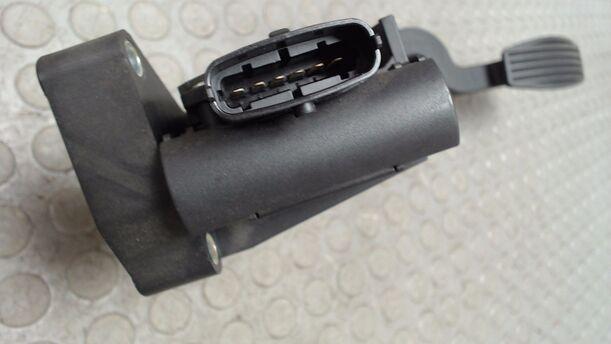 Foto: GASPEDAL eines Fiat Stilo 1.2 16V SX