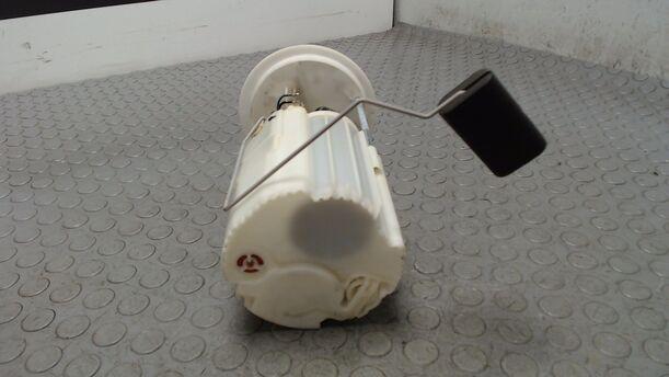 Foto: KRAFTSTOFFPUMPE eines Fiat Stilo 1.2 16V SX