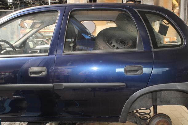 Foto: TÜR HINTEN LINKS eines Opel Corsa 12V SX