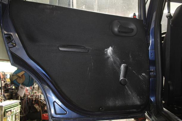 Foto: TÜR HINTEN LINKS eines Opel Corsa 12V SX