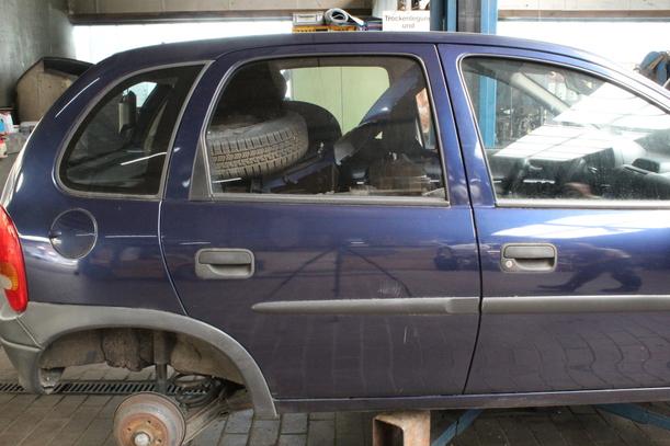 Foto: TÜR HINTEN RECHTS eines Opel Corsa 12V SX