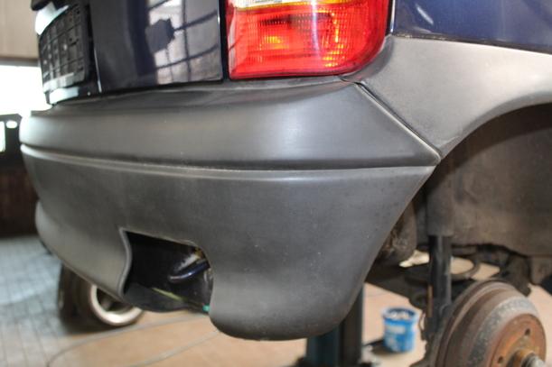 Foto: STOSSFÄNGER/ STOßSTANGE HINTEN eines Opel Corsa 12V SX