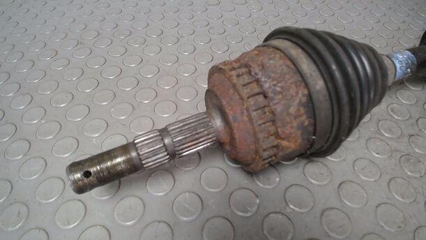 Foto: ANTRIEBSWELLE LINKS eines Opel Corsa 12V SX
