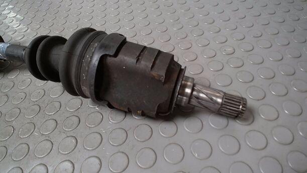 Foto: ANTRIEBSWELLE LINKS eines Opel Corsa 12V SX