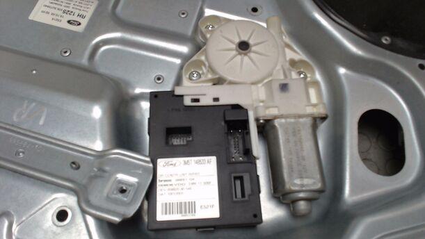 Foto: FENSTERHEBER ELEKTRISCH VORN RECHTS eines Ford Focus C-MAX 1.6 TDCi DPF