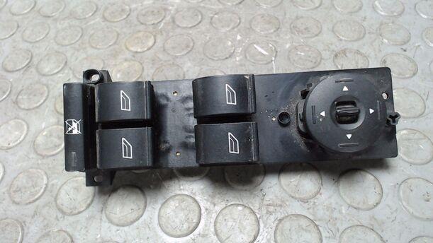 Foto: FENSTERHEBERSCHALTER VORN LINKS eines Ford Focus C-MAX 1.6 TDCi DPF
