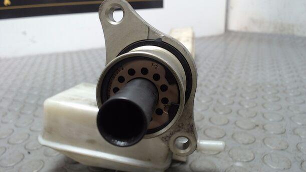 Foto: HAUPTBREMSZYLINDER eines Ford Focus C-MAX 1.6 TDCi DPF