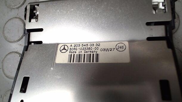 Foto: DISPLAY EINPARKHILFE/ PDC eines Mercedes-Benz C 220 T CDI