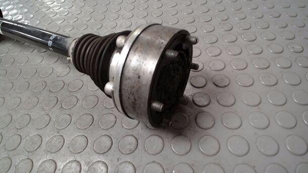 Foto: ANTRIEBSWELLE LINKS eines VW Golf Plus 1.6