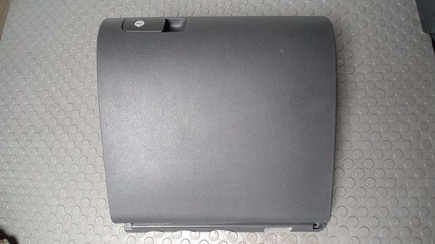 Foto: HANDSCHUHFACH eines VW Golf Plus 1.6