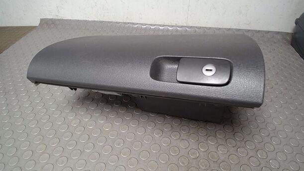 Foto: HANDSCHUHFACH eines VW Golf Plus 1.6