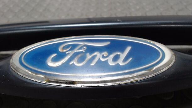 Foto: KÜHLERGRILL eines Ford Mondeo