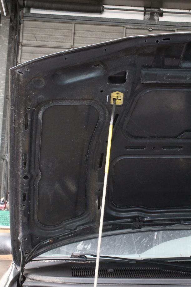 Foto: MOTORHAUBE eines Ford Mondeo