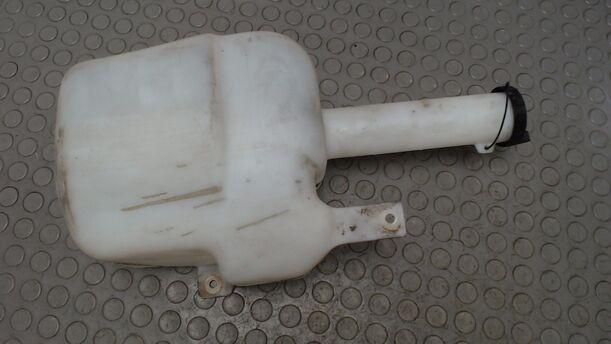 Foto: SCHEIBENWASCHBEHÄLTER eines Ford Mondeo