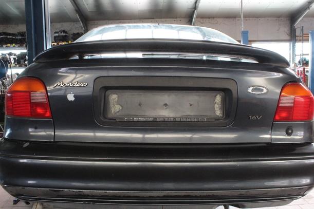 Foto: HECKKLAPPE / HECKDECKEL ( LIMOUSINE ) eines Ford Mondeo