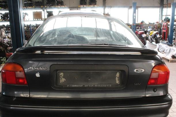 Foto: HECKKLAPPE / HECKDECKEL ( LIMOUSINE ) eines Ford Mondeo