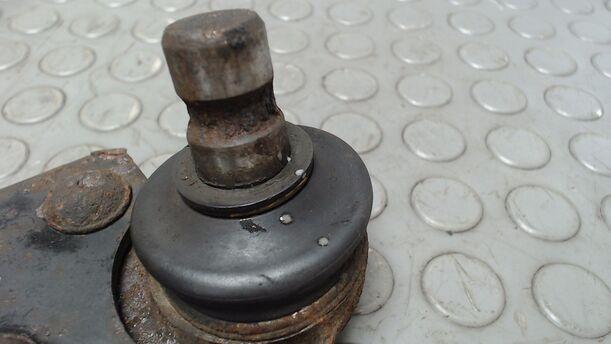 Foto: QUERLENKER VORN LINKS eines Ford Mondeo