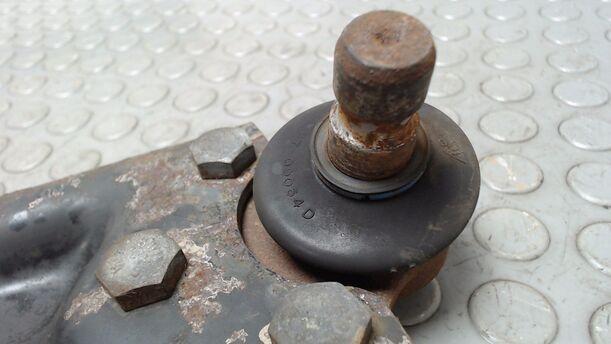 Foto: QUERLENKER VORN RECHTS eines Ford Mondeo