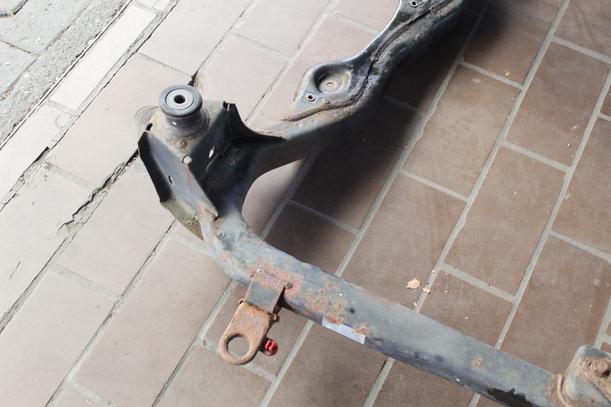 Foto: ACHSE VORN / VORDERACHSE eines Ford Mondeo