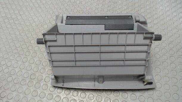 Foto: HANDSCHUHFACH eines Ford Mondeo