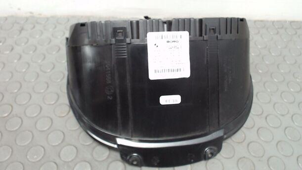 Foto: TACHOEINHEIT / KOMBIINSTRUMENT eines BMW 118d DPF