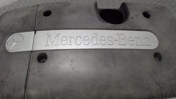 Foto: MOTORABDECKUNG eines Mercedes-Benz C 220 CDI