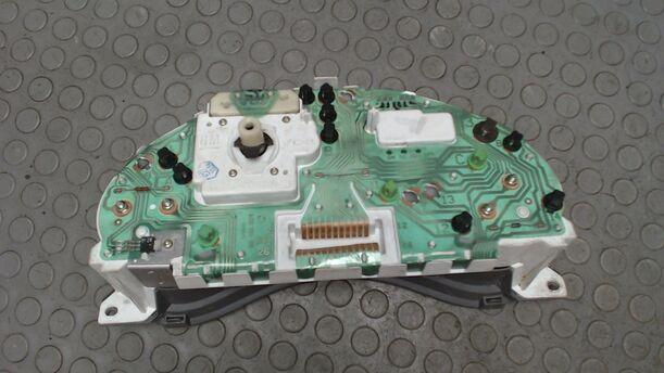 Foto: INSTRUMENTENTAFEL eines Opel Tigra 1.4i 16V