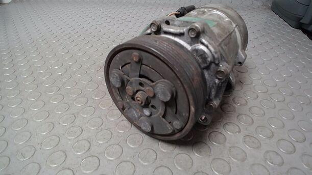 Foto: KOMPRESSOR KLIMAANLAGE eines VW Golf Variant 1.9 TDI Comfortline