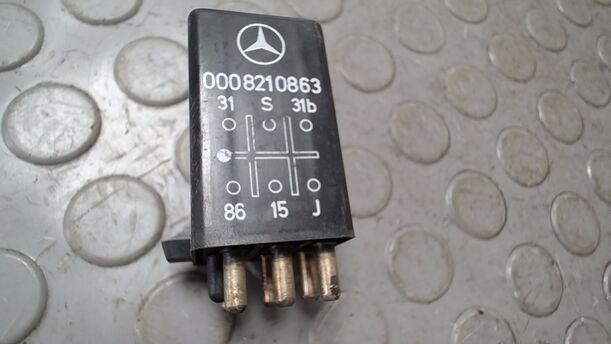 Foto: WISCHERRELAIS eines MERCEDES-BENZ 200D