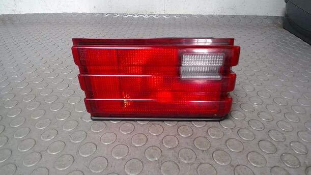 Foto: HECKLEUCHTE/ RÜCKLEUCHTE INNEN LINKS ( 5 TÜRER/ FLIEßHECK ) eines Mitsubishi Galant 1800 GLSi