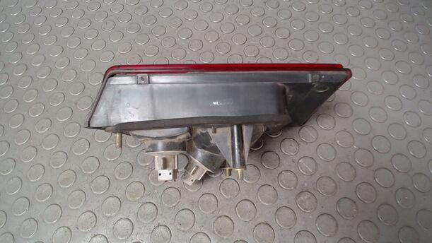 Foto: HECKLEUCHTE/ RÜCKLEUCHTE INNEN LINKS ( 5 TÜRER/ FLIEßHECK ) eines Mitsubishi Galant 1800 GLSi