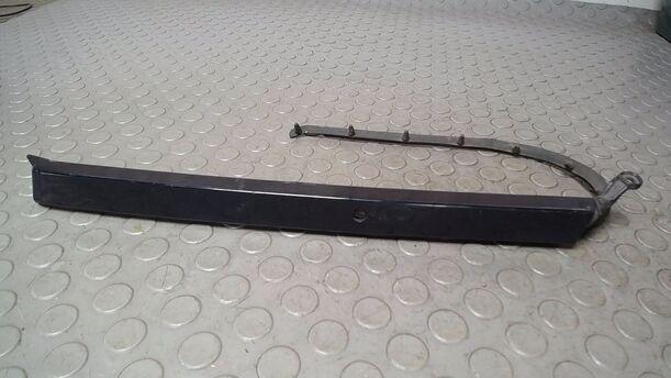 Foto: SCHEINWERFERBLENDE LINKS eines Mercedes-Benz 300 SE