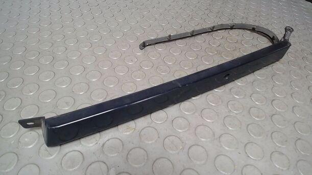 Foto: SCHEINWERFERBLENDE LINKS eines Mercedes-Benz 300 SE