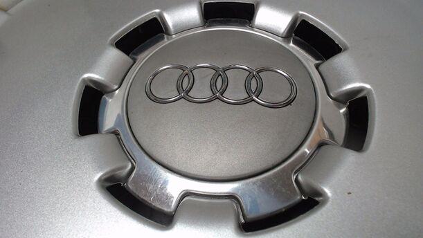 Foto: EINZELNE RADKAPPE / RADDECKEL 16 ZOLL eines Audi A3 1.6 Sportback