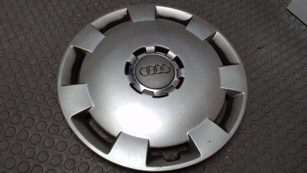 Foto: EINZELNE RADKAPPE / RADDECKEL 16 ZOLL eines Audi A3 1.6 Sportback