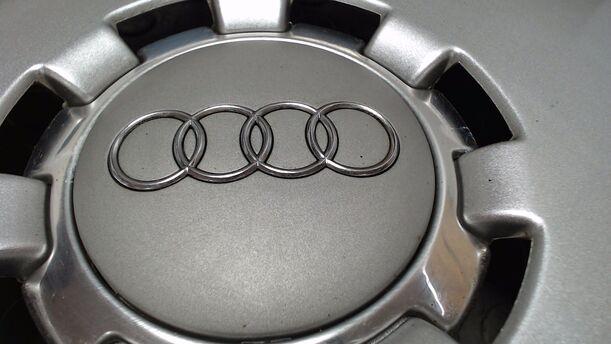 Foto: EINZELNE RADKAPPE / RADDECKEL 16 ZOLL eines Audi A3 1.6 Sportback