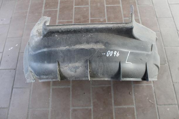 Foto: RADHAUSSCHALE / INNENKOTFLÜGEL LINKS eines Fiat Panda 1.1