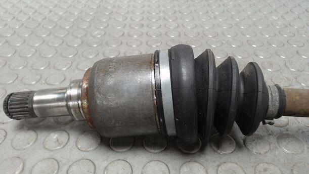 Foto: ANTRIEBSWELLE LINKS eines Fiat Panda 1.1